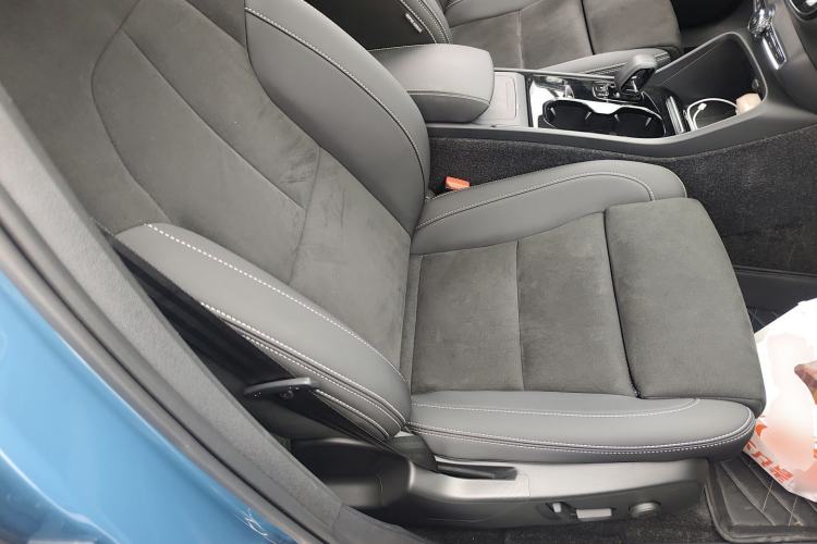 Used Volvo C40 2022 Long-Range PRO Version Right Front Seat