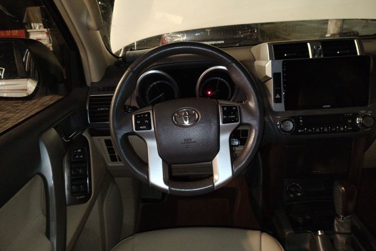 Used Toyota Prado 2017 2700 VX Nine Airbags Underbody Mount – Middle East Version Steering Wheel