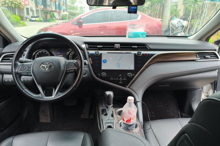 Used Toyota Camry 2019 2.5G Luxury Edition China VI Standard Center Console