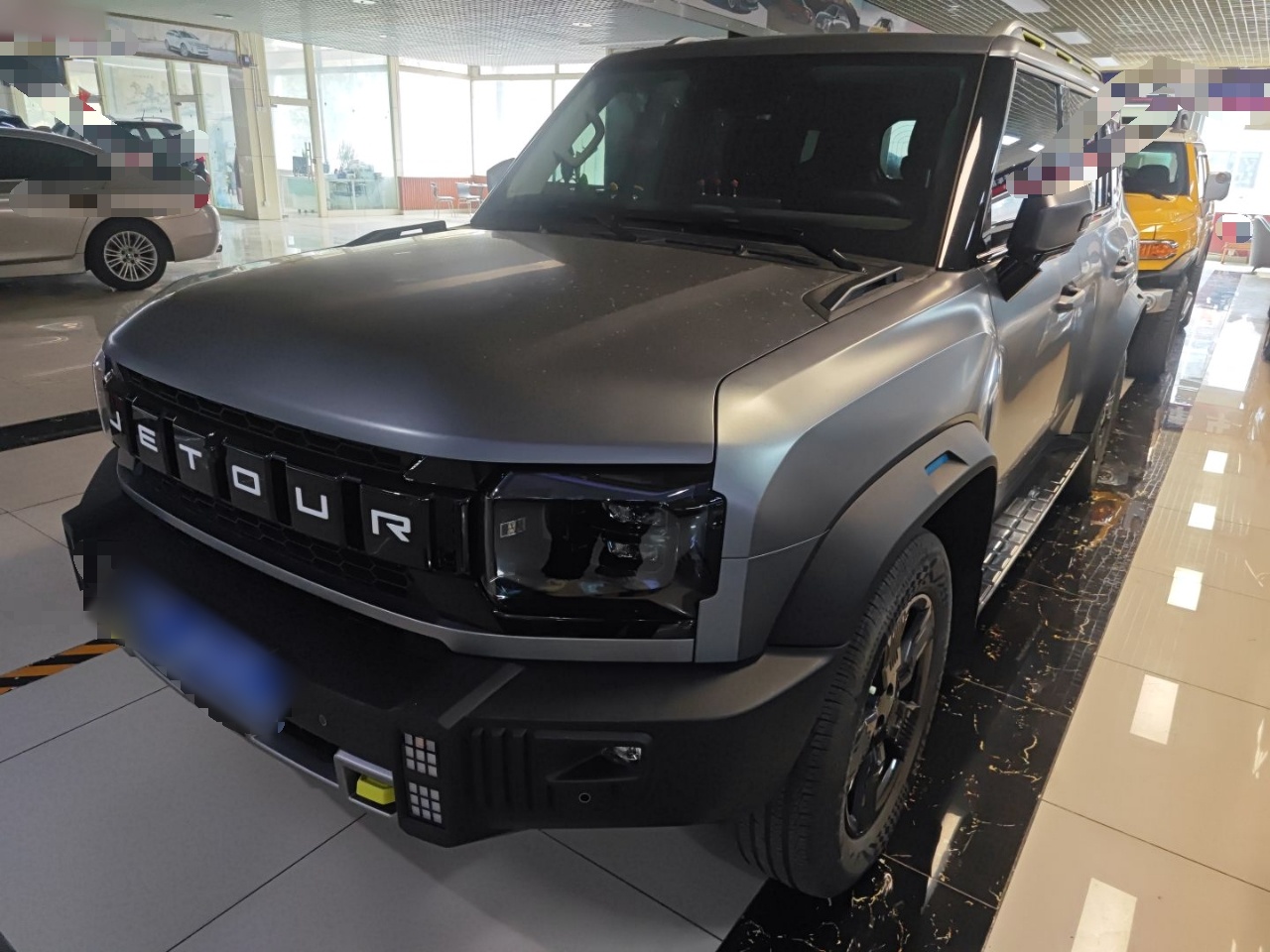 Под передней частью автомобиля