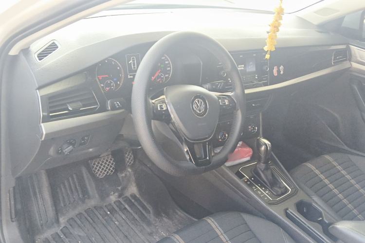 Used Volkswagen Lavida 2018 Hatchback 200TSI DSG Comfort Edition China V Standard Center Console