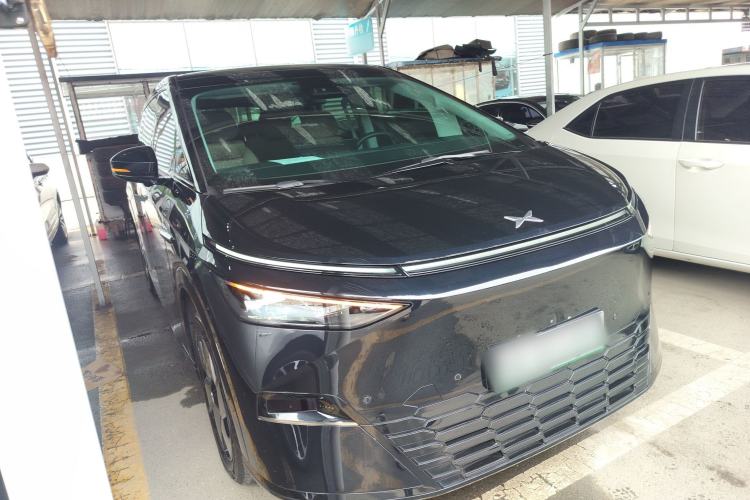 Used XPeng X9 2024 640 All-Wheel Drive High-Performance Max Front Right 45 Deg