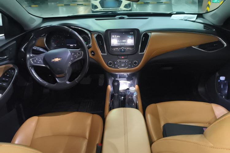 Used Chevrolet Malibu XL 2017 1.5T Automatic Ruichi Edition Center Console