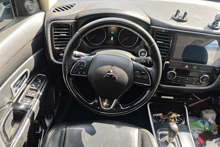 Used Mitsubishi Outlander 2019 2.0L Two-Wheel Drive Comfort Edition 5 Seats China VI Standard