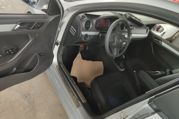 Used Volkswagen Jetta 2015 Value Edition 1.6L Automatic Comfort Version Driver Seat