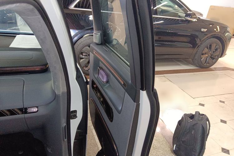 Used Zeekr MIX 2025 Long-Range Intelligent Driving Edition Interior 5