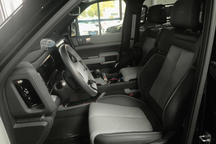 Used Formula Leopard 5 2023 Navigator Edition
