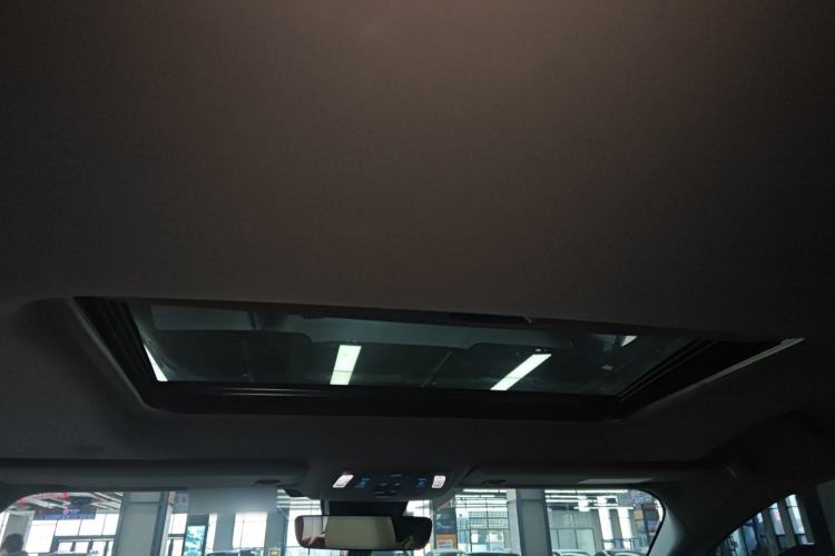 Used Toyota Granvia 2022 2.5L Hybrid Premium Edition