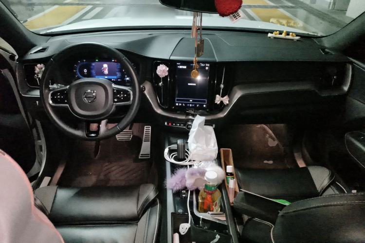 Used Volvo XC60 2022 B5 4x4 Smart & Advanced Sport Edition Center Console