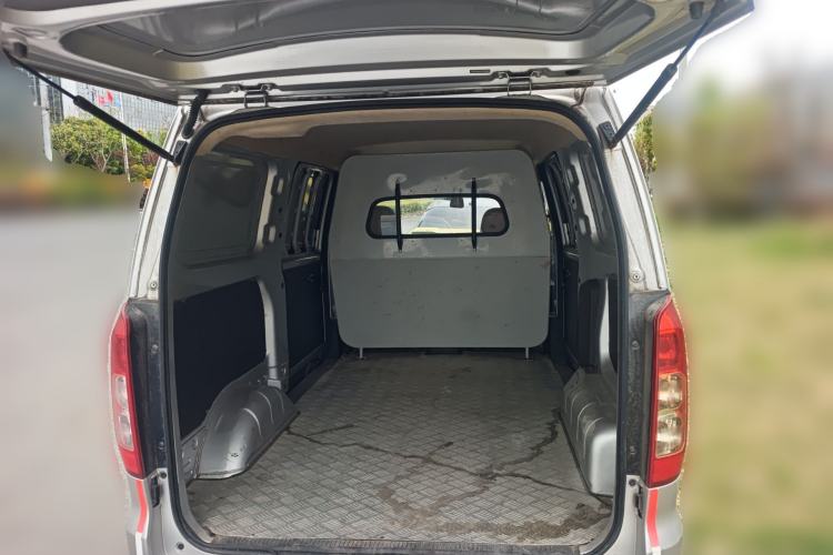 Used Wuling Hongguang V 2022 1.5L Jingqu Edition Enclosed-Window Vehicle with Hydraulic Power Steering LAR Trunk