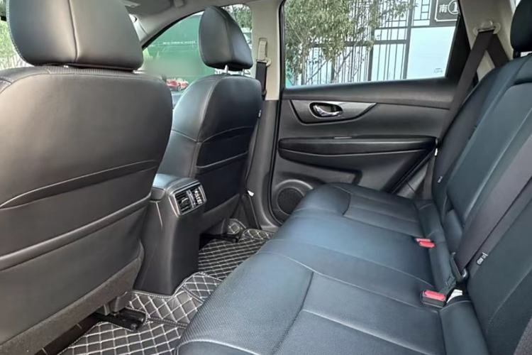 Used Nissan X-Trail 2015 2.5L CVT Leading MAX Edition 4WD