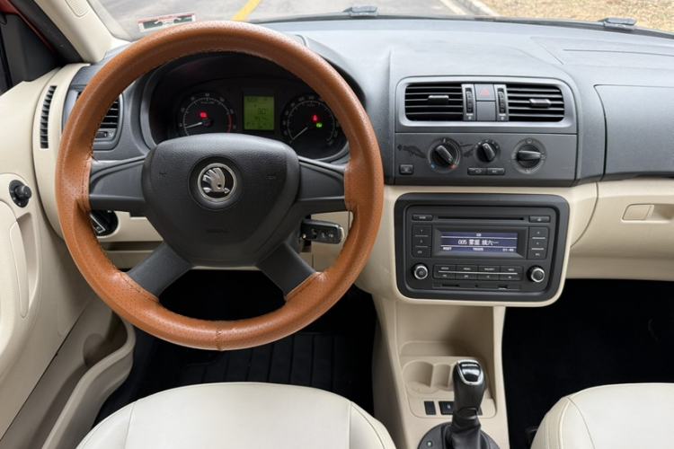 Used Skoda Fabia 2014 1.4L Automatic Crystal Edition
