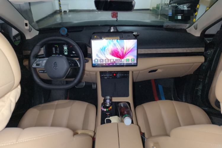 Used Hima AITO M7 2022 1.5T Four-Wheel Drive Luxury Edition Center Console