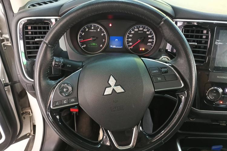 Used Mitsubishi Outlander 2017 2.0L Two-Wheel Drive Glory Edition 5 Seats