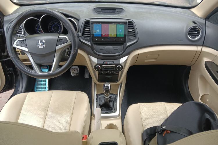 Used CHANGAN Eado 2014 1.6L Manual Luxury Model Center Console