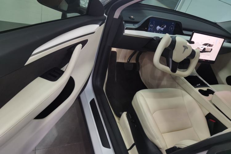 Used Tesla Model Y 2023 Long-Range All-Wheel-Drive Version
