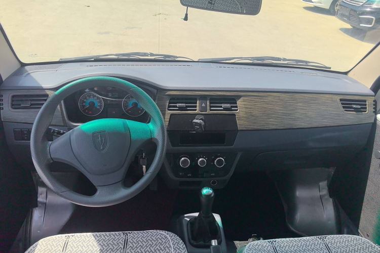 Used Jinbei Hiace X30 2023 1.5L Super-Comfortable Passenger Van 5/6/7-Seater Non-Air-Conditioned Version Model SWC15M