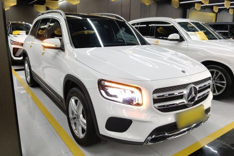 Used Mercedes-Benz GLB 2023 Refreshed GLB 200 Dynamic Edition Front Right 45 Deg