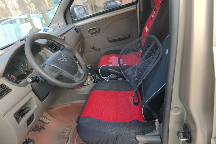 Used Wuling Rongguang V 2015 1.2L Practical Model
