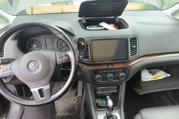 Used Volkswagen Sharan 2013 1.8TSI Comfort Model Center Console