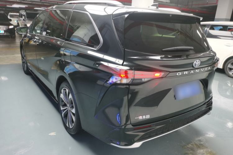 Used Toyota Granvia 2022 2.5L Hybrid Premium Edition Exterior 2