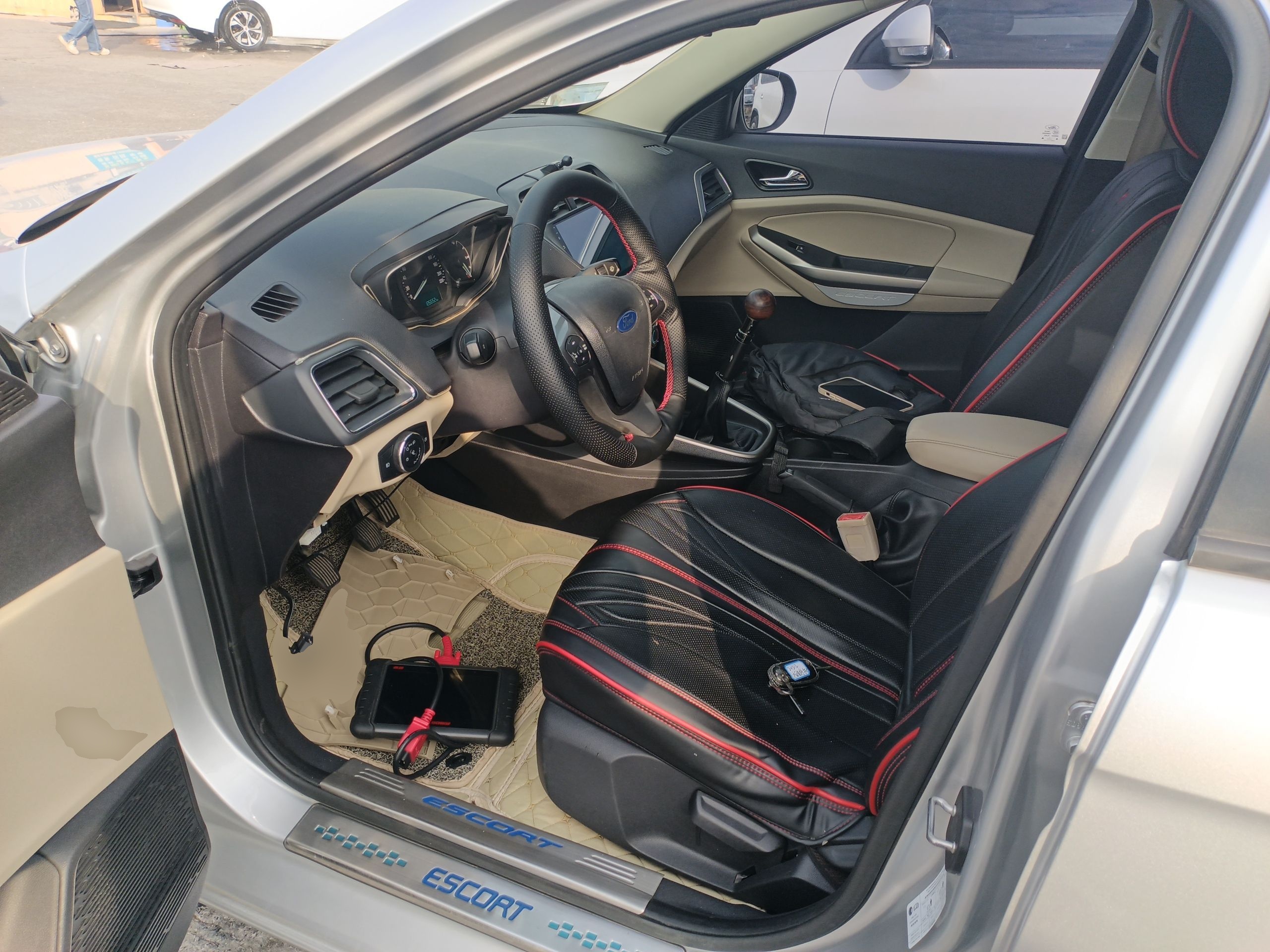 Переднее сиденье в автомобиле