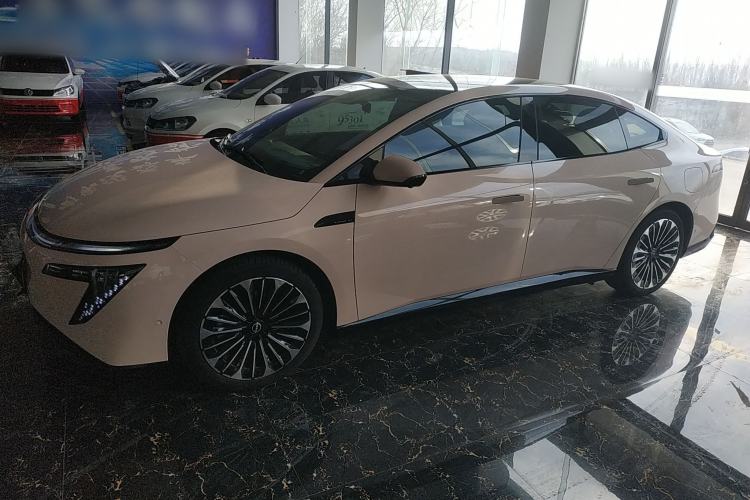 Used Nissan N7 2025 625 Max Exterior 3