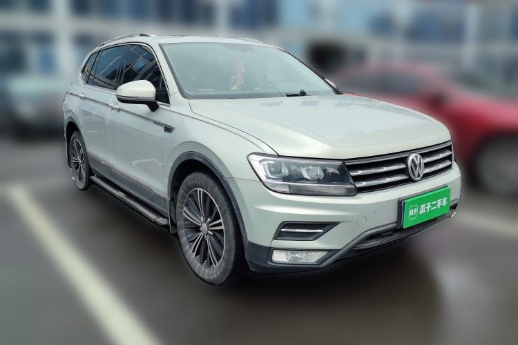 Used Volkswagen Tiguan L 2019 Updated Version 330TSI Automatic Two-Wheel Drive Panoramic Comfort Edition China VI Standard Front Right 45 Deg