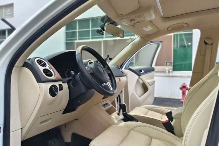 Used Volkswagen Tiguan 2015 1.8TSI Automatic Two-Wheel Drive Luxury Model Interior 3