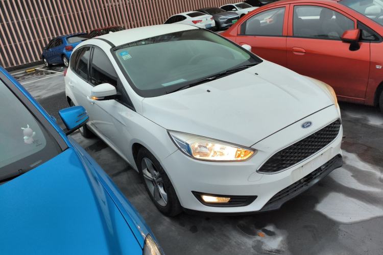 Used Ford Focus 2017 Hatchback 1.6L Automatic Comfort Plus SmartDrive Edition Front Right 45 Deg