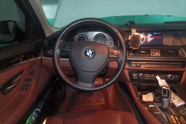 Used BMW 5 Series 2014 525Li Leading Model
