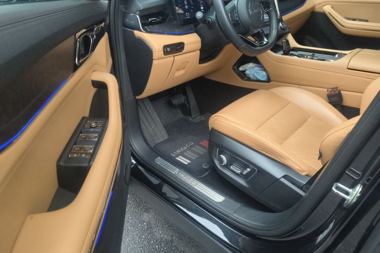 Used Lynk & Co 09 2021 2.0T Halo Seven-Seater
