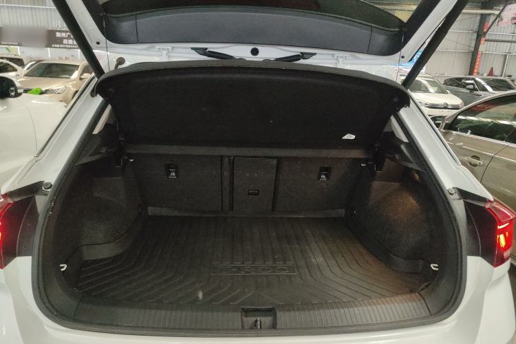 Used Volkswagen T-ROC 2018 280TSI DSG Two-Wheel-Drive Comfort Version China V Standard Trunk