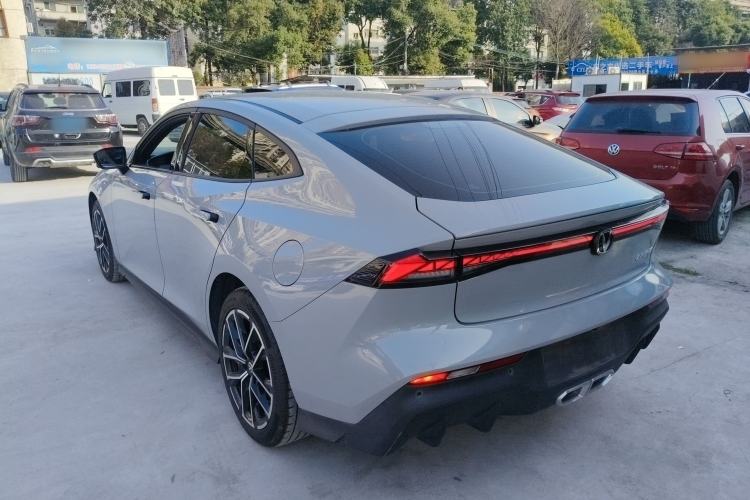 Used Changan UNI-V iDD 2024 Blue Whale Smart Electric iDD 136km ZhiKu Model
