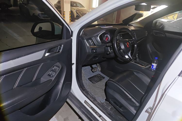 Used Roewe RX5 2016 20T Two-Wheel Drive Automatic Internet Smart Edition
