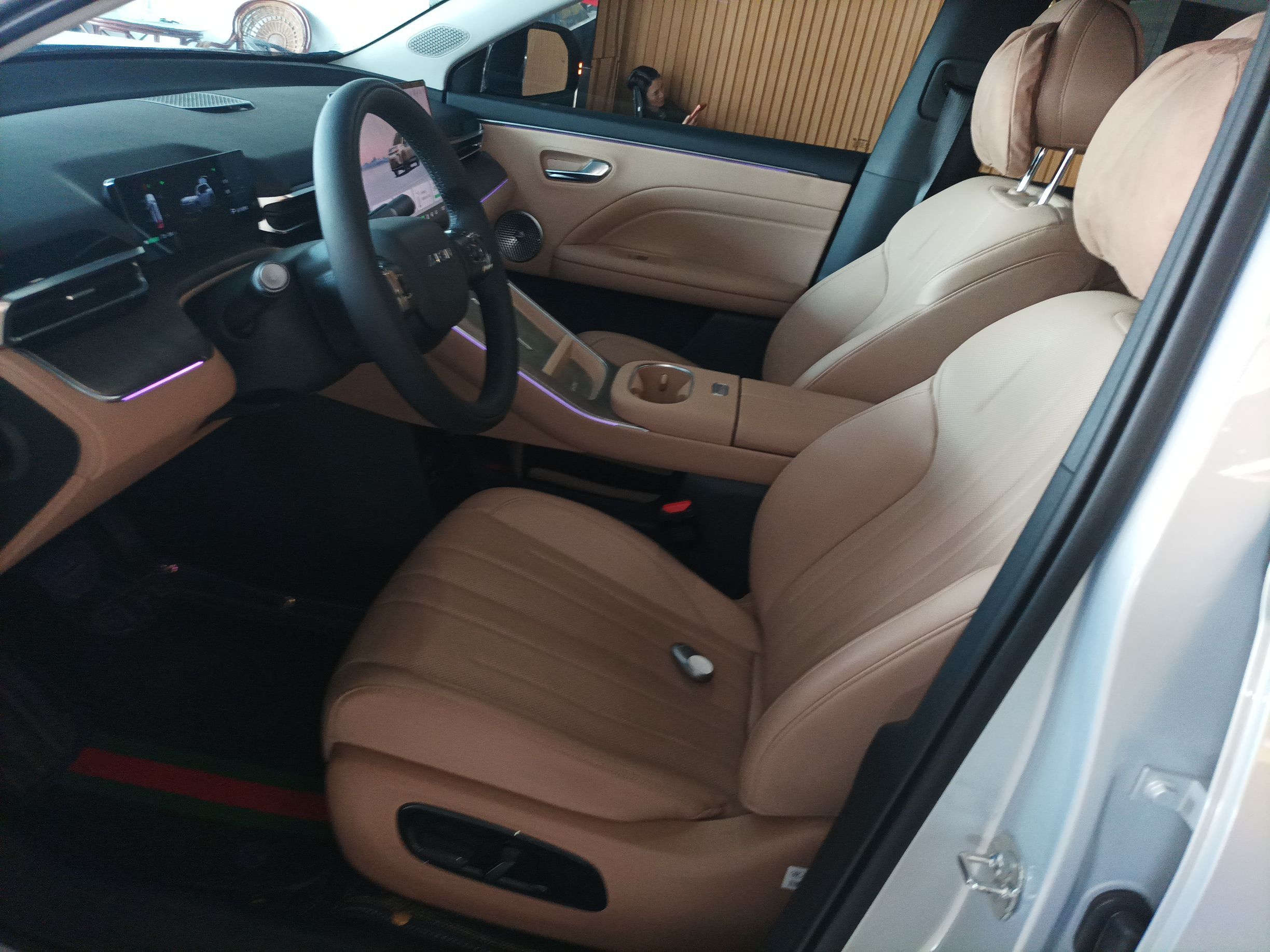 Переднее сиденье в автомобиле