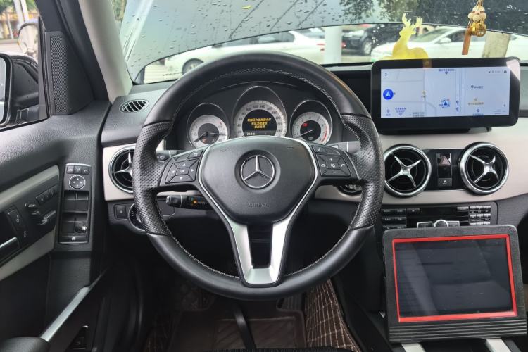 Used Mercedes-Benz GLK-Class 2013 Facelift GLK 300 4MATIC Fashion Edition Steering Wheel
