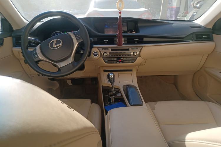Used Lexus ES 2013 300h Elite Edition
