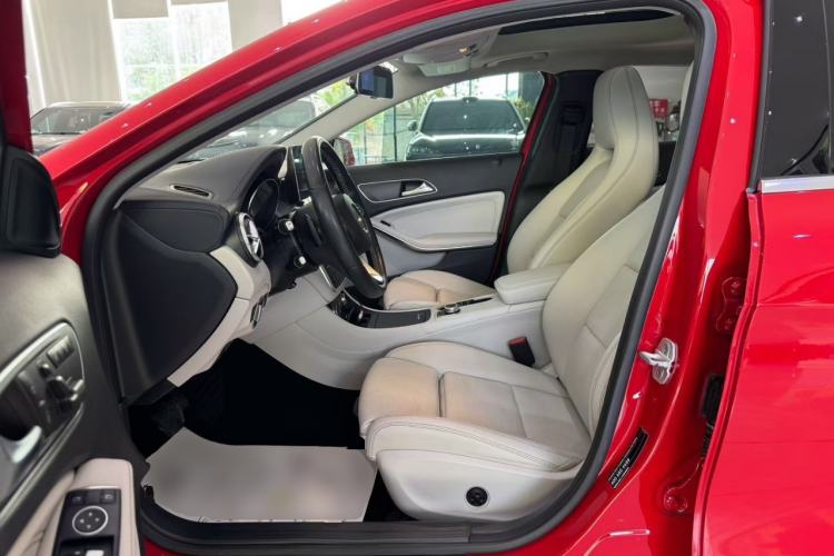 Used Mercedes-Benz GLA 2016 GLA 220 4MATIC Fashion Edition Left Front Seat