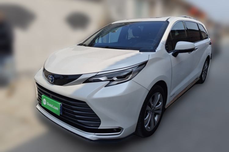 Used Toyota Sienna 2023 2.5L Hybrid Deluxe Edition