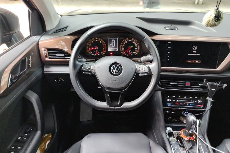 Used Volkswagen Tharu 2021 330TSI All-Wheel Drive Luxury PLUS Version Steering Wheel