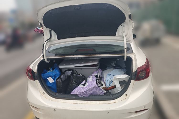 Used Mazda 3 Axela 2016 Sedan 1.5L Manual Luxury Model