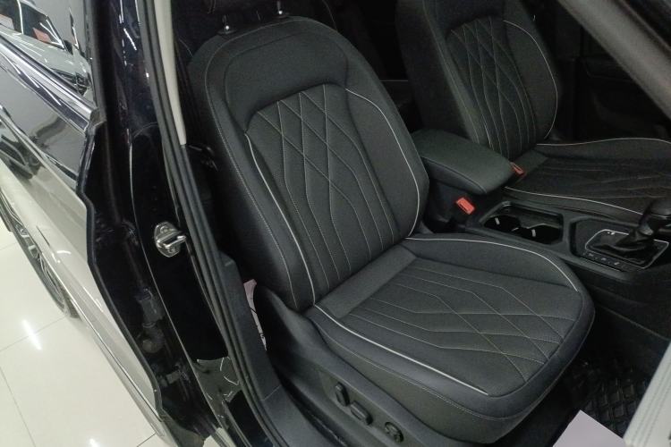 Used Volkswagen Tiguan L 2022 330TSI Automatic Two-Wheel Drive R-Line Enhanced Edition Right Front Seat