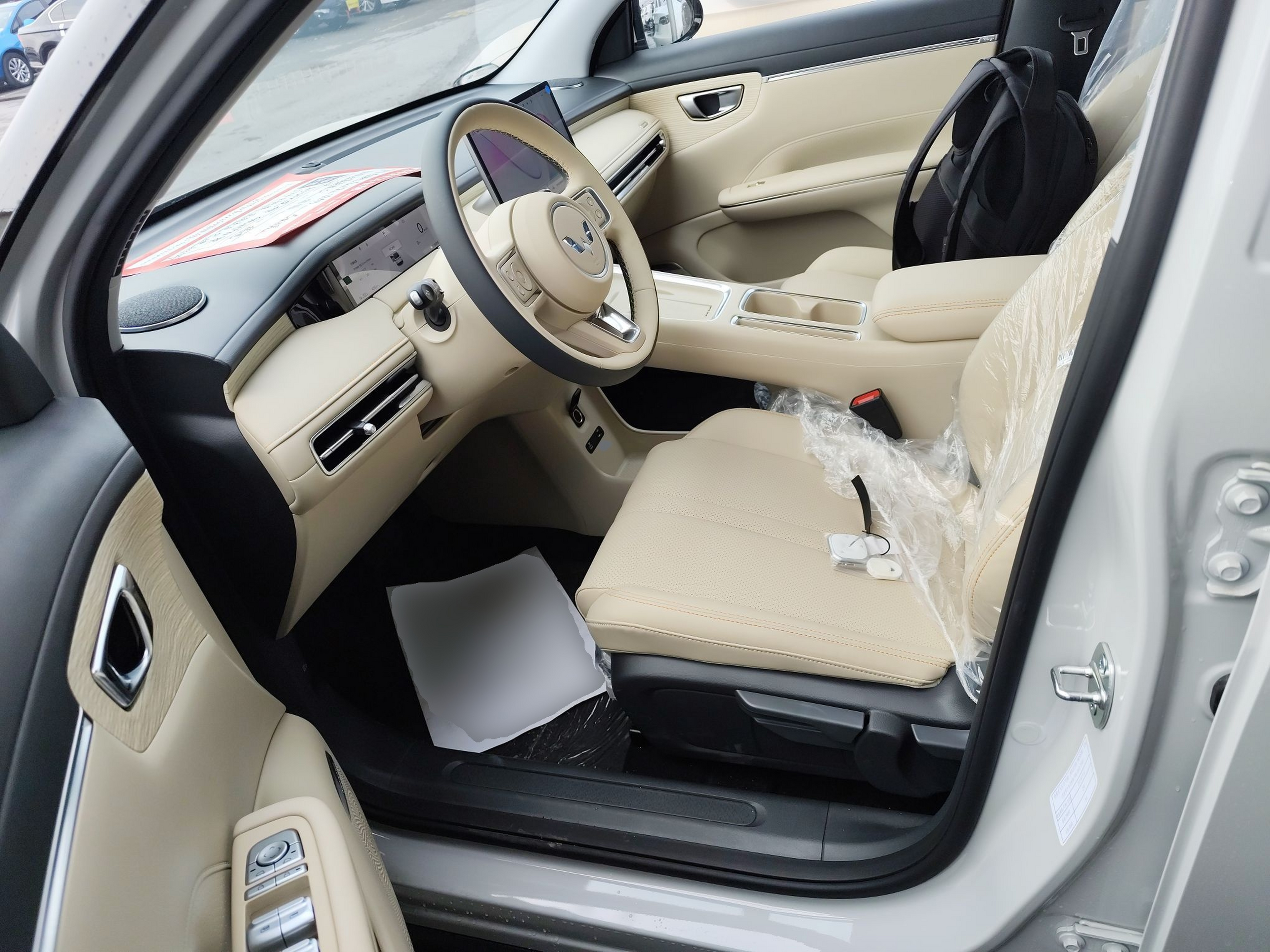 المقاعد الأمامية داخل السيارة