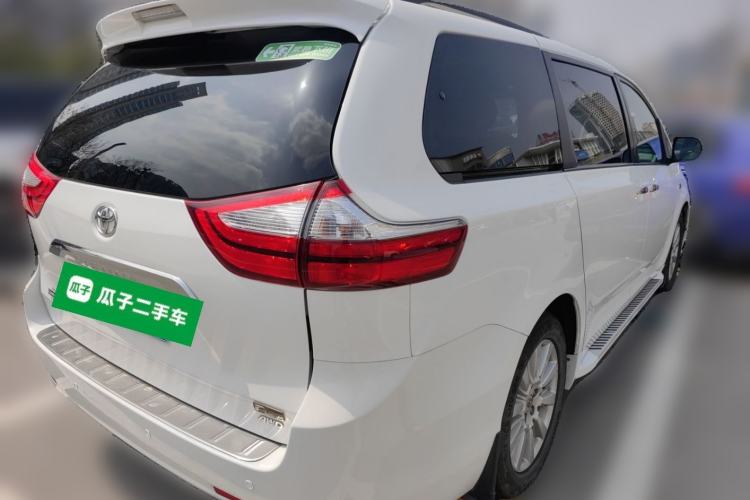 Used Toyota SIENNA 2017 3.5L Four-Wheel Drive LE Trim 7 Seats – U.S. Specification
