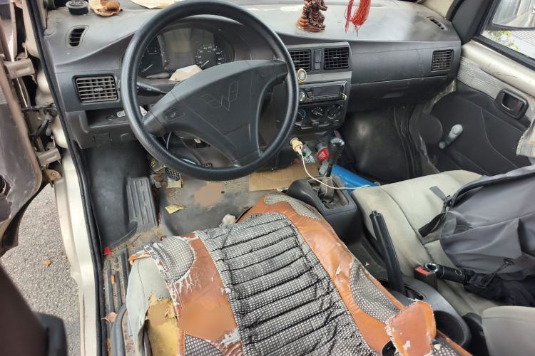 Used Wuling Rongguang 2011 1.2L Base Version
