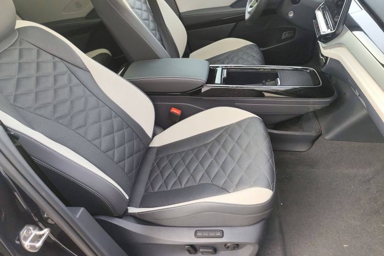 Used Volkswagen ID.6 CROZZ 2022 Long-Range PRO Edition Right Front Seat