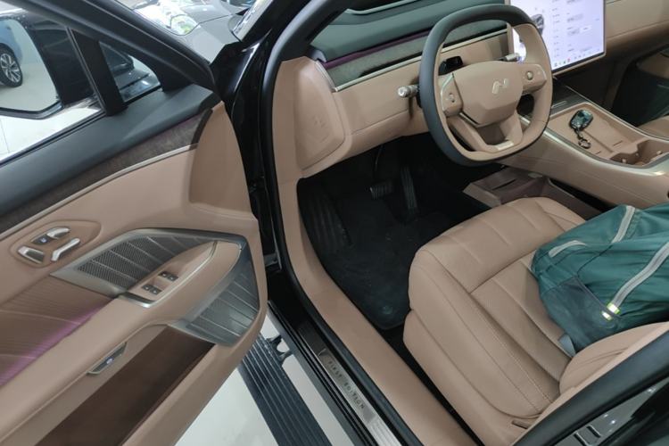 Used ONVO Luxeed L90 2025 Model—Ultra Six-Seater Version
