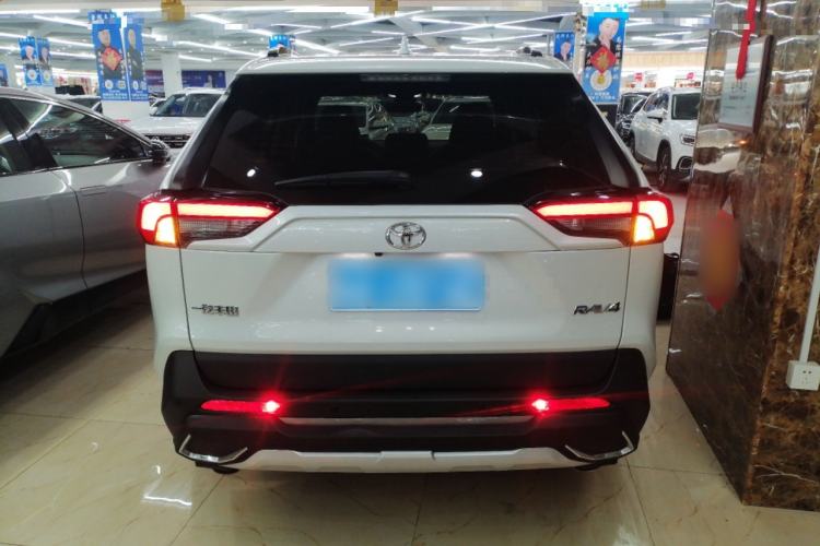 Used Toyota RAV4 2023 2.0L CVT Two-Wheel Drive Fashion Edition Rear