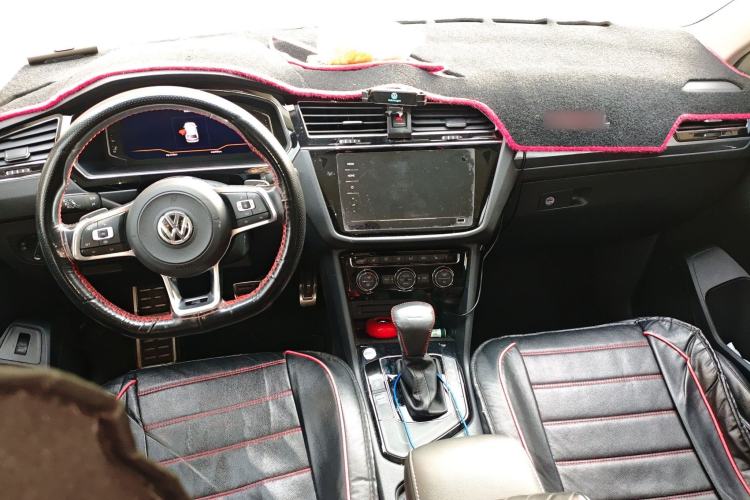 Used Volkswagen Tiguan L 2021 330TSI Automatic Two-Wheel Drive R-Line Enhanced Edition Center Console